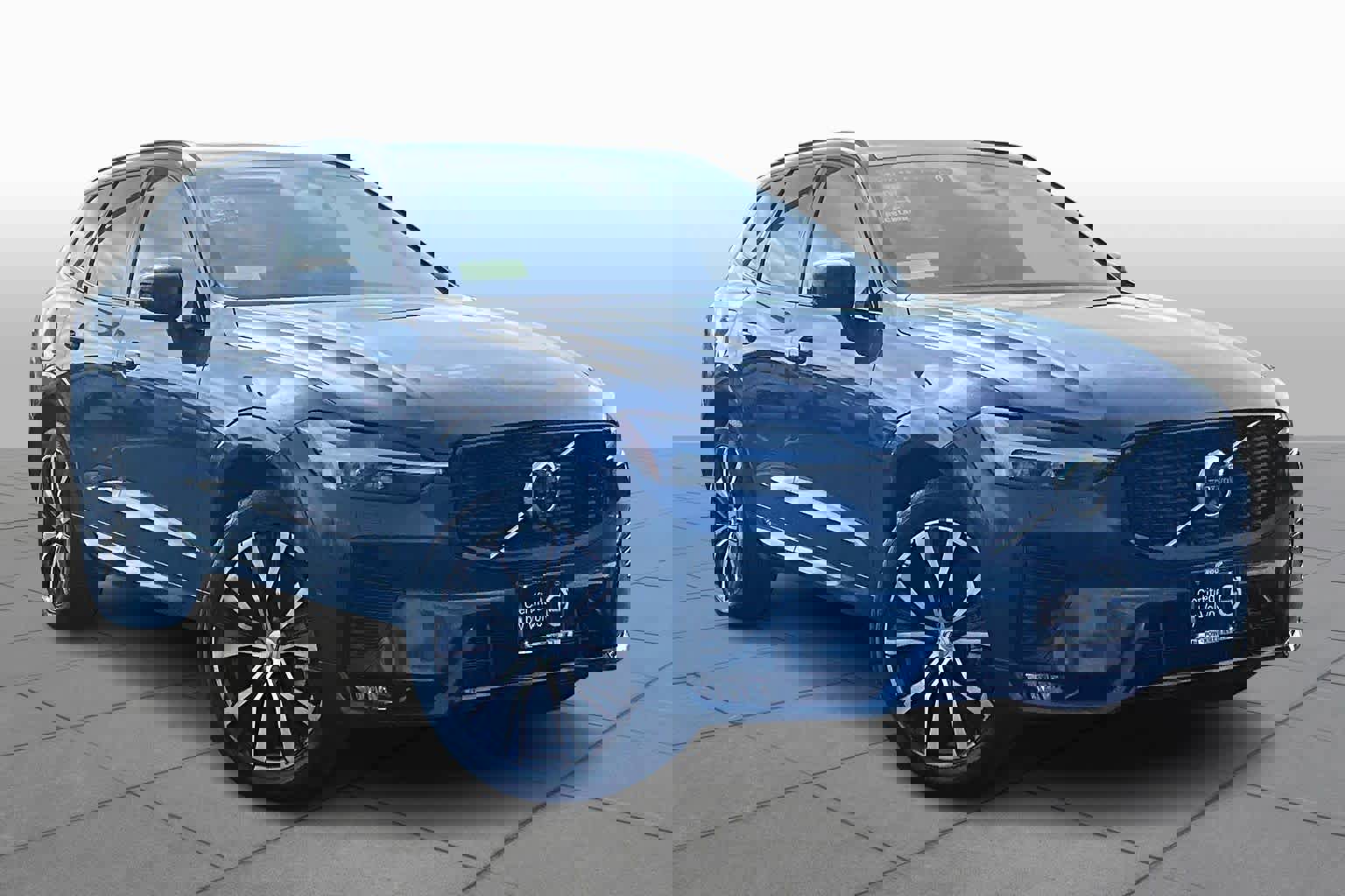 Used 2024 Volvo XC60 B5 Plus w/ Climate Package image 3