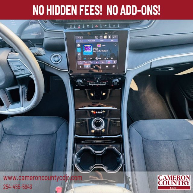Used 2023 Jeep Grand Cherokee Laredo w/ Luxury Tech Group I RWD image 15