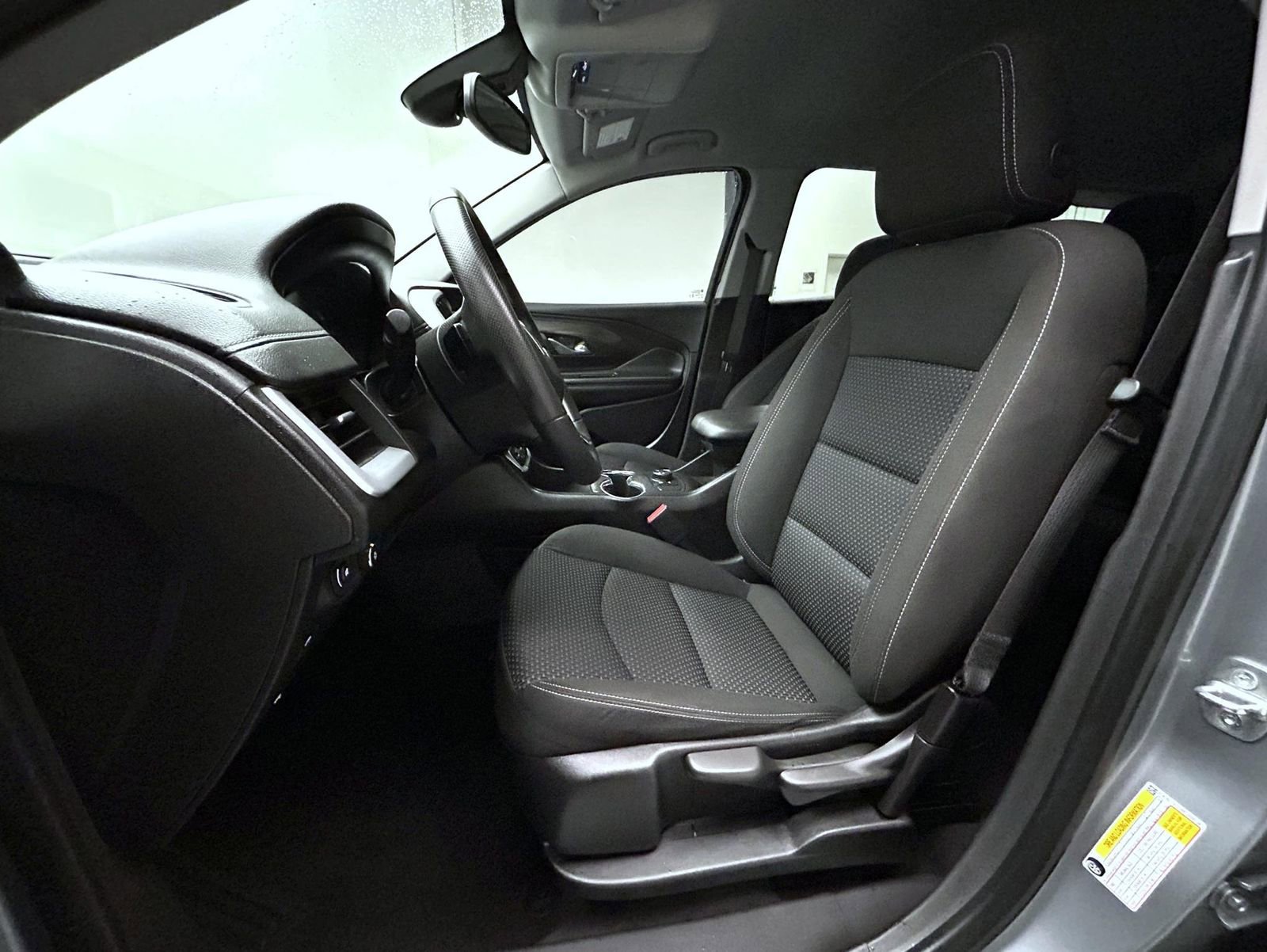 Used 2023 GMC Terrain SLE w/ Elevation Edition image 10