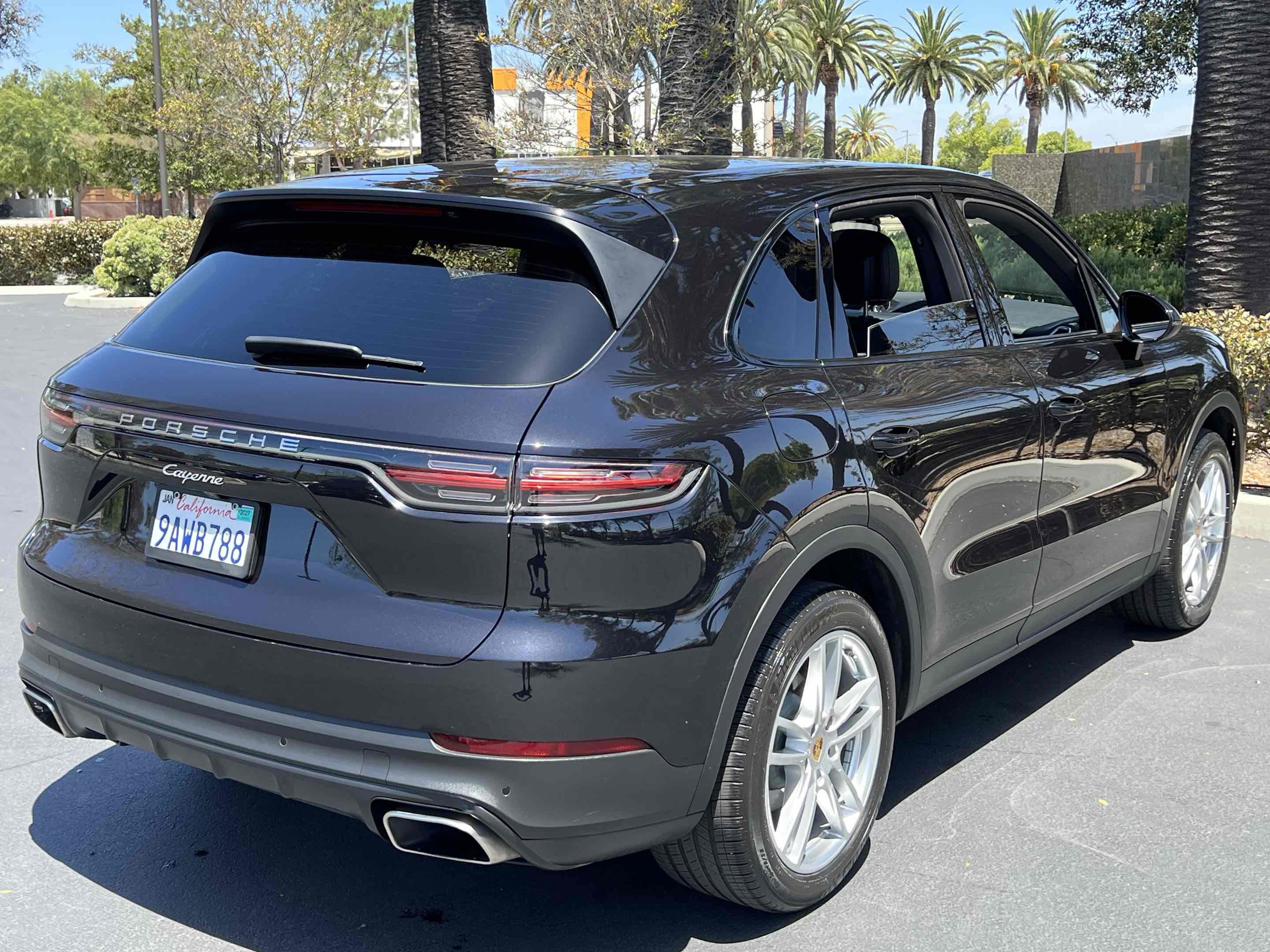 Used 2019 Porsche Cayenne w/ Premium Package AWD/4WD image 70