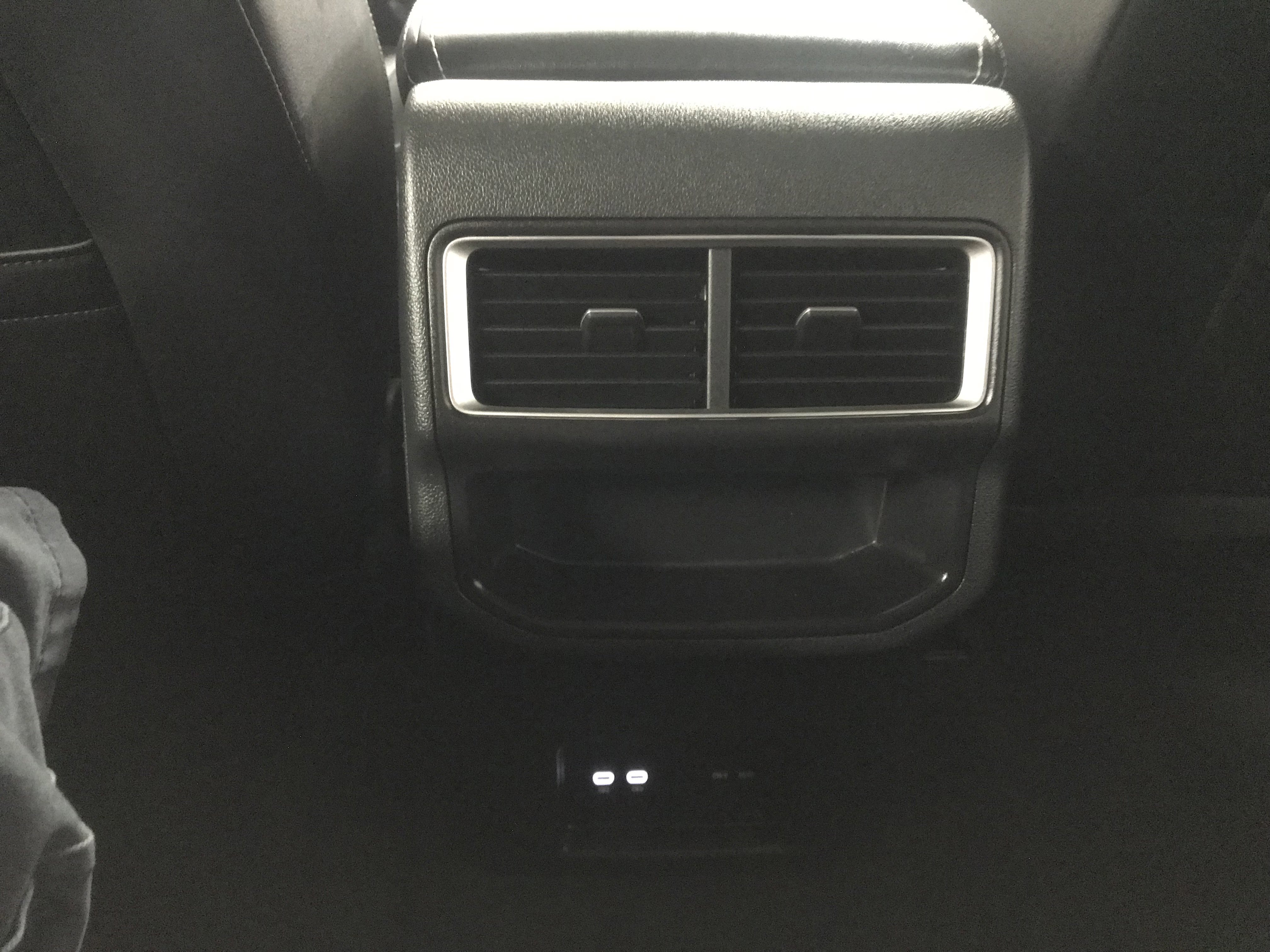 Used 2024 Volkswagen Atlas Cross Sport SE w/ Panoramic Sunroof Package image 15