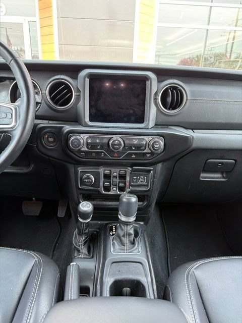 Used 2022 Jeep Wrangler Unlimited Sahara w/ Cold Weather Group AWD/4WD image 9