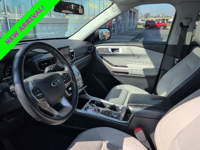 Used 2021 Ford Explorer XLT w/ Equipment Group 202A image 5