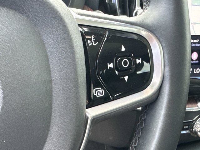Used 2023 Volvo XC60 B5 Plus FWD image 29