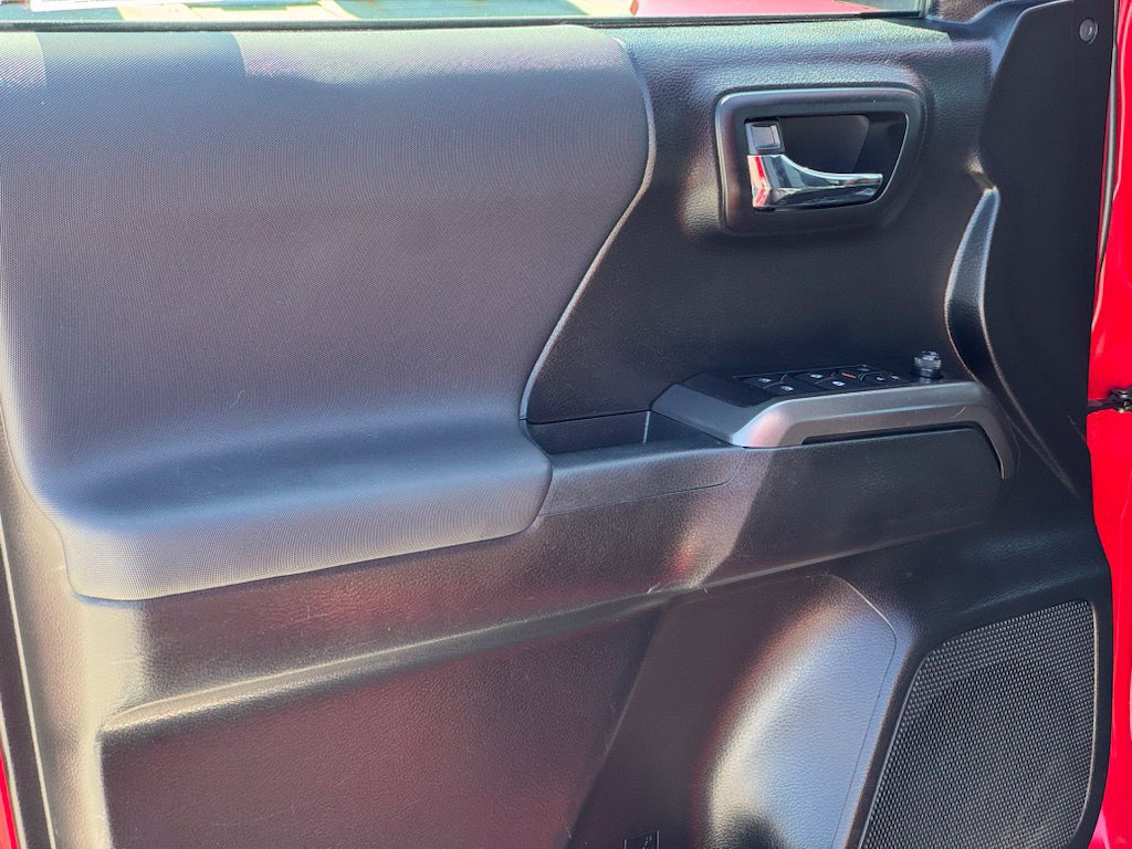 Used 2021 Toyota Tacoma TRD Off-Road w/ Technology Package AWD/4WD image 9