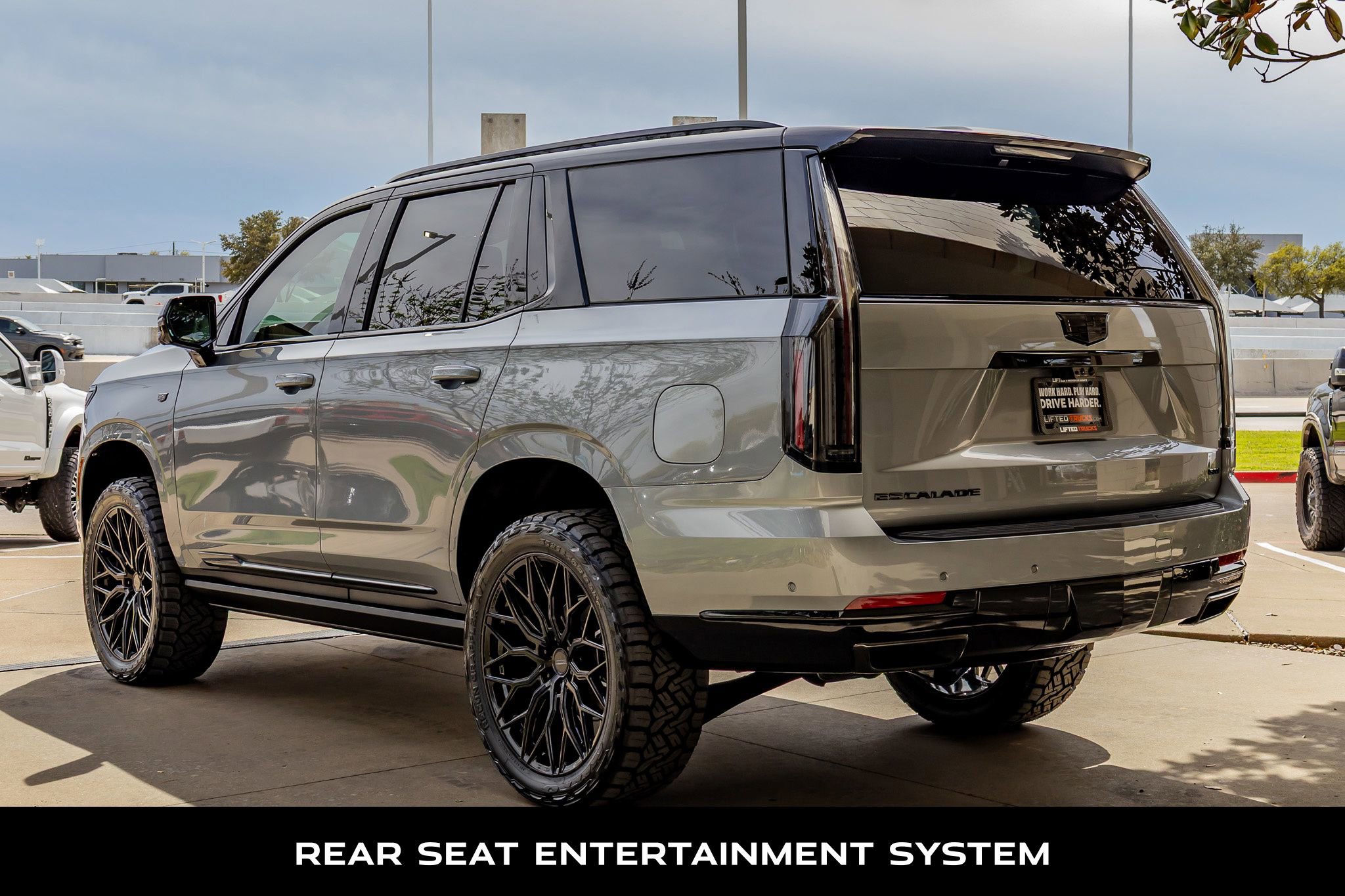 Used 2026 Cadillac Escalade Platinum Sport w/ LPO, ONYX Package image 7