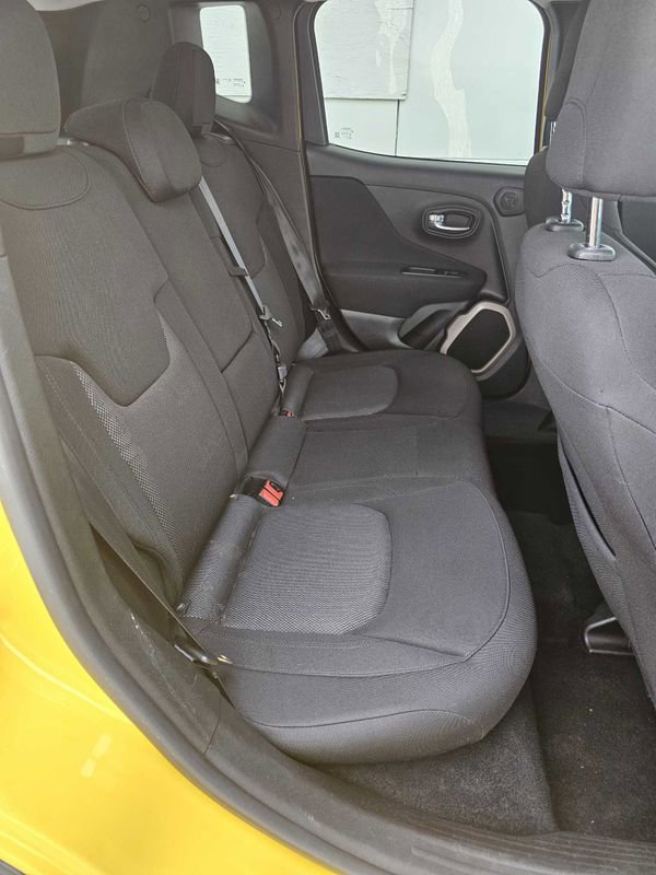 Used 2015 Jeep Renegade Latitude w/ Popular Equipment Group AWD/4WD image 22
