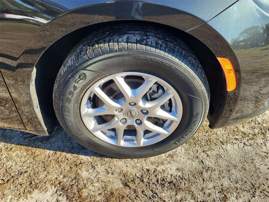 Used 2023 Chrysler Pacifica Touring-L image 6