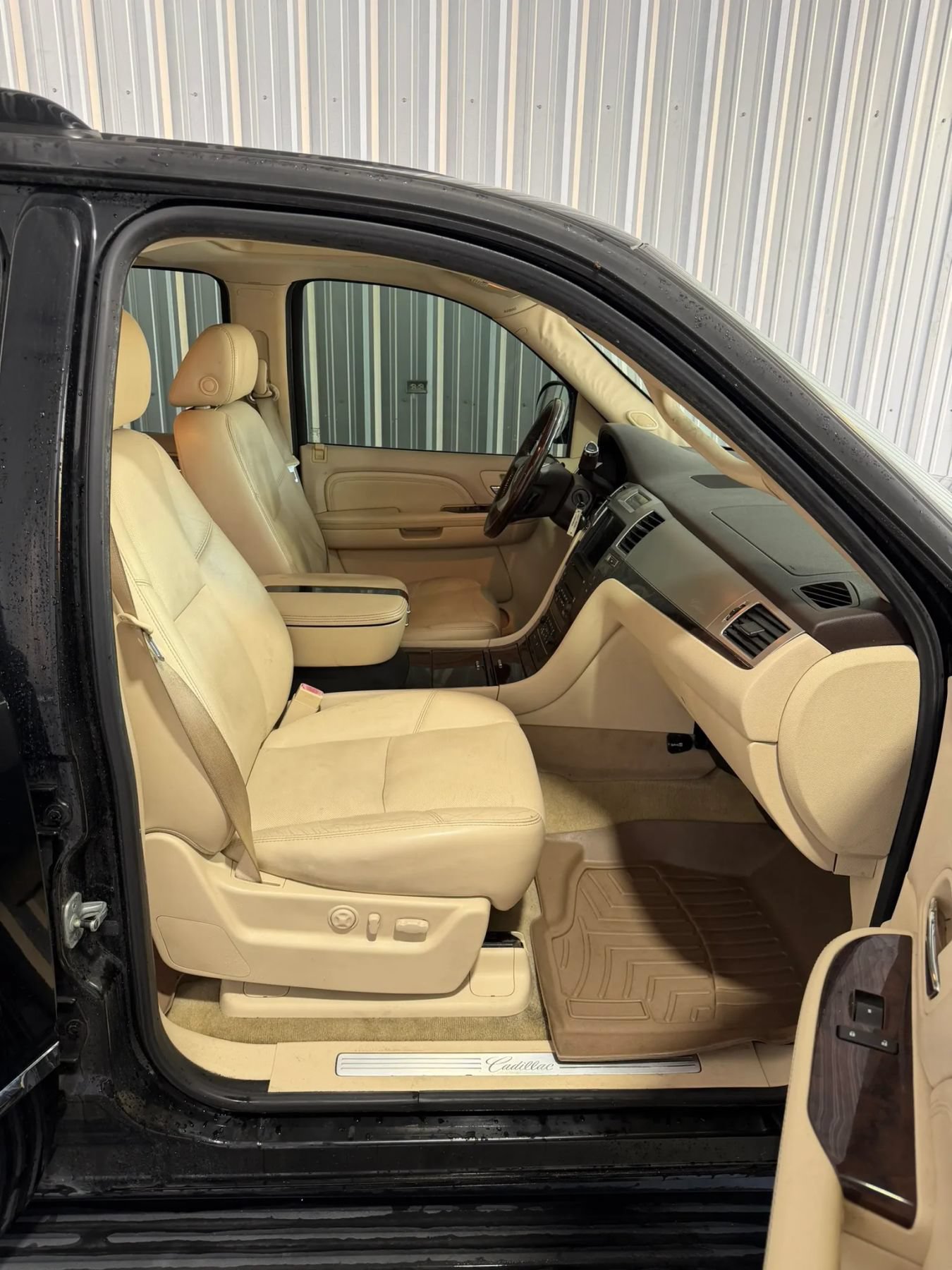 Used 2007 Cadillac Escalade AWD w/ Information Package image 22