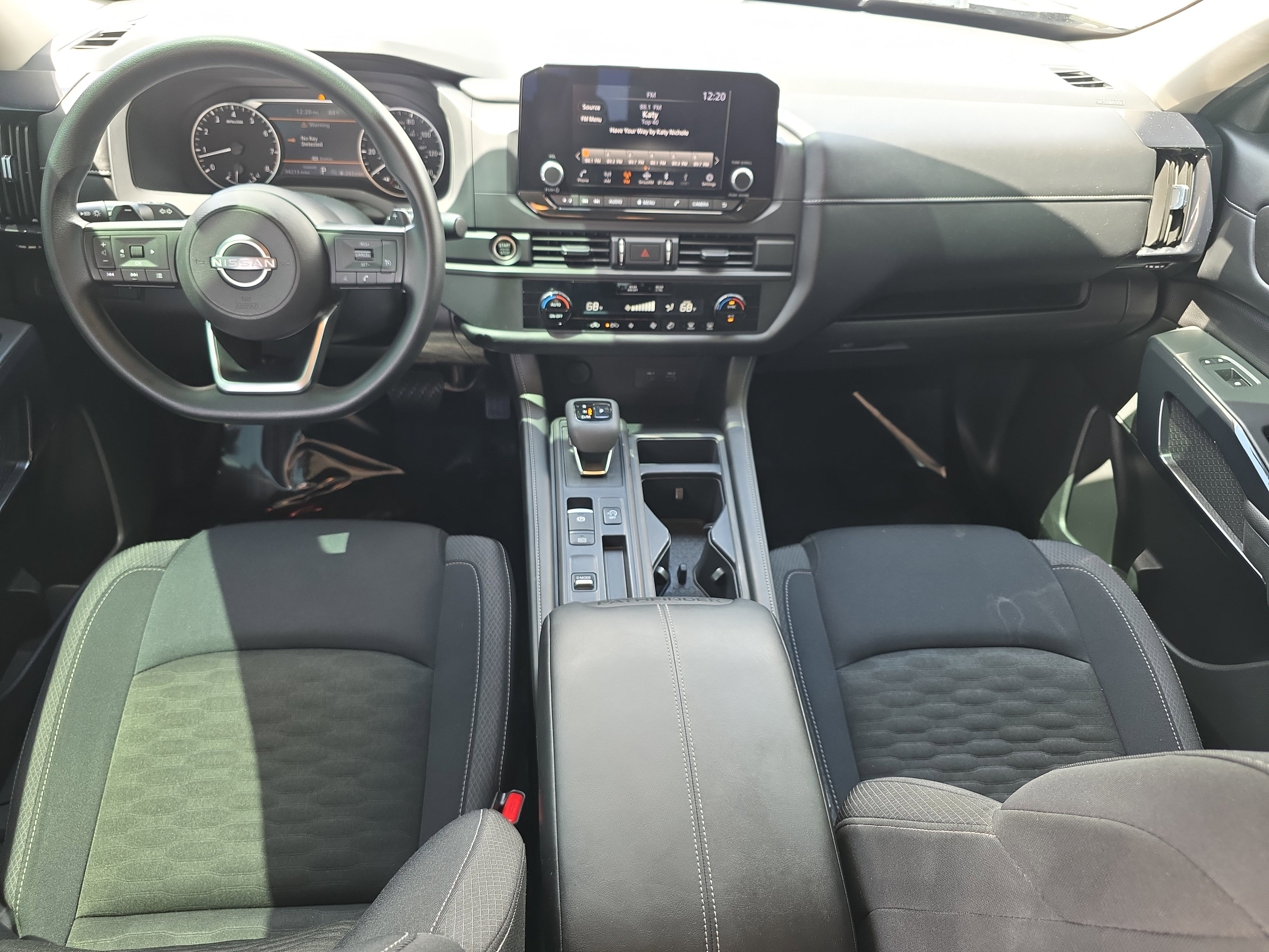 Used 2024 Nissan Pathfinder S image 19