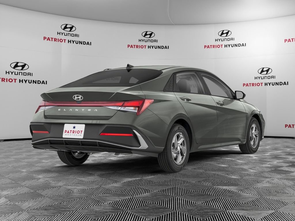 New 2026 Hyundai Elantra SE FWD video 2