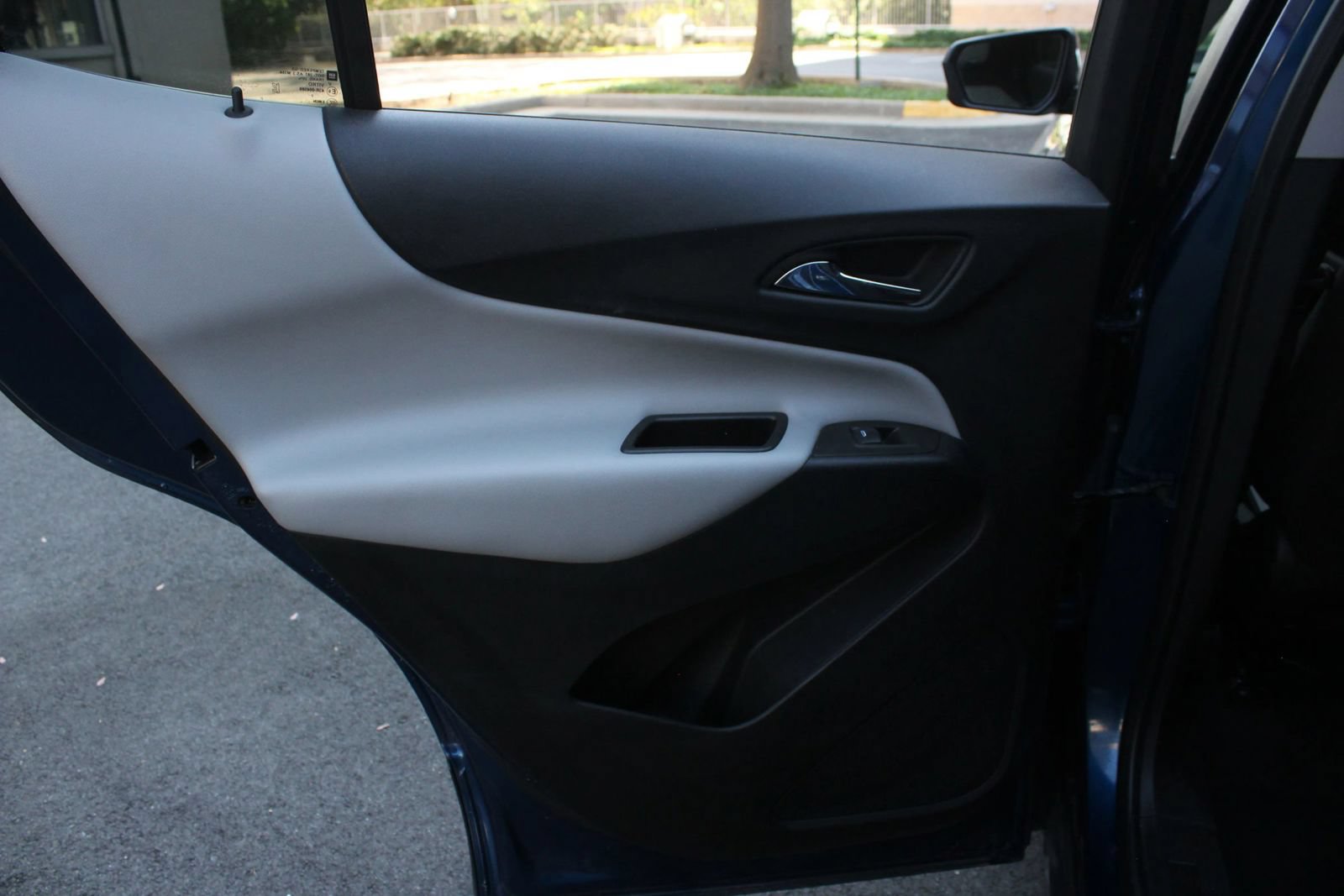 Used 2023 Chevrolet Equinox LS w/ LS Convenience Package FWD image 21