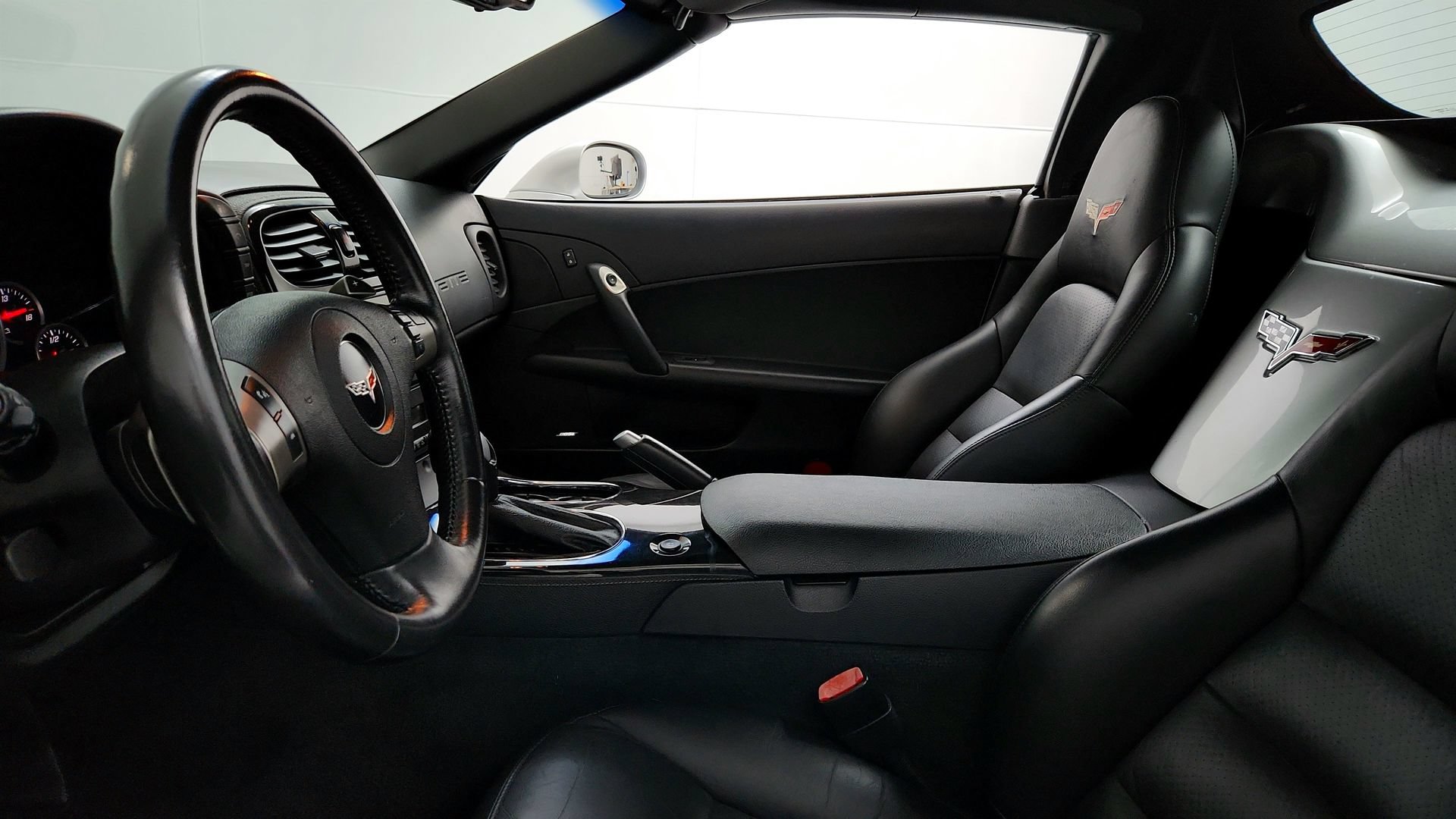 Used 2010 Chevrolet Corvette Grand Sport w/ Preferred Equipment Group RWD image 17