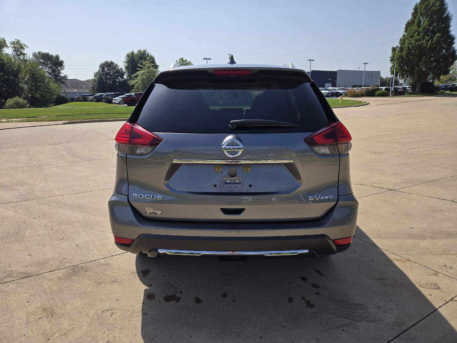 Used 2017 Nissan Rogue SV w/ SV Premium Package AWD/4WD image 8