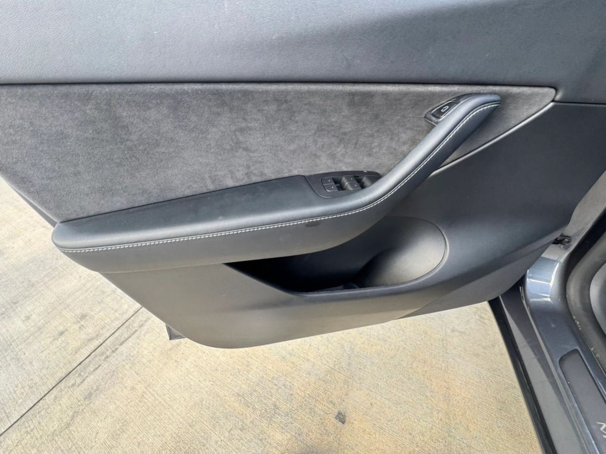 Used 2022 Tesla Model Y Long Range AWD/4WD image 28