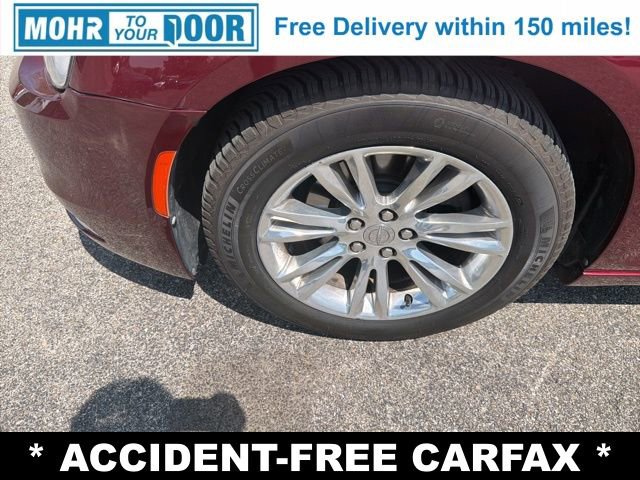 Used 2017 Chrysler 300 C RWD image 9