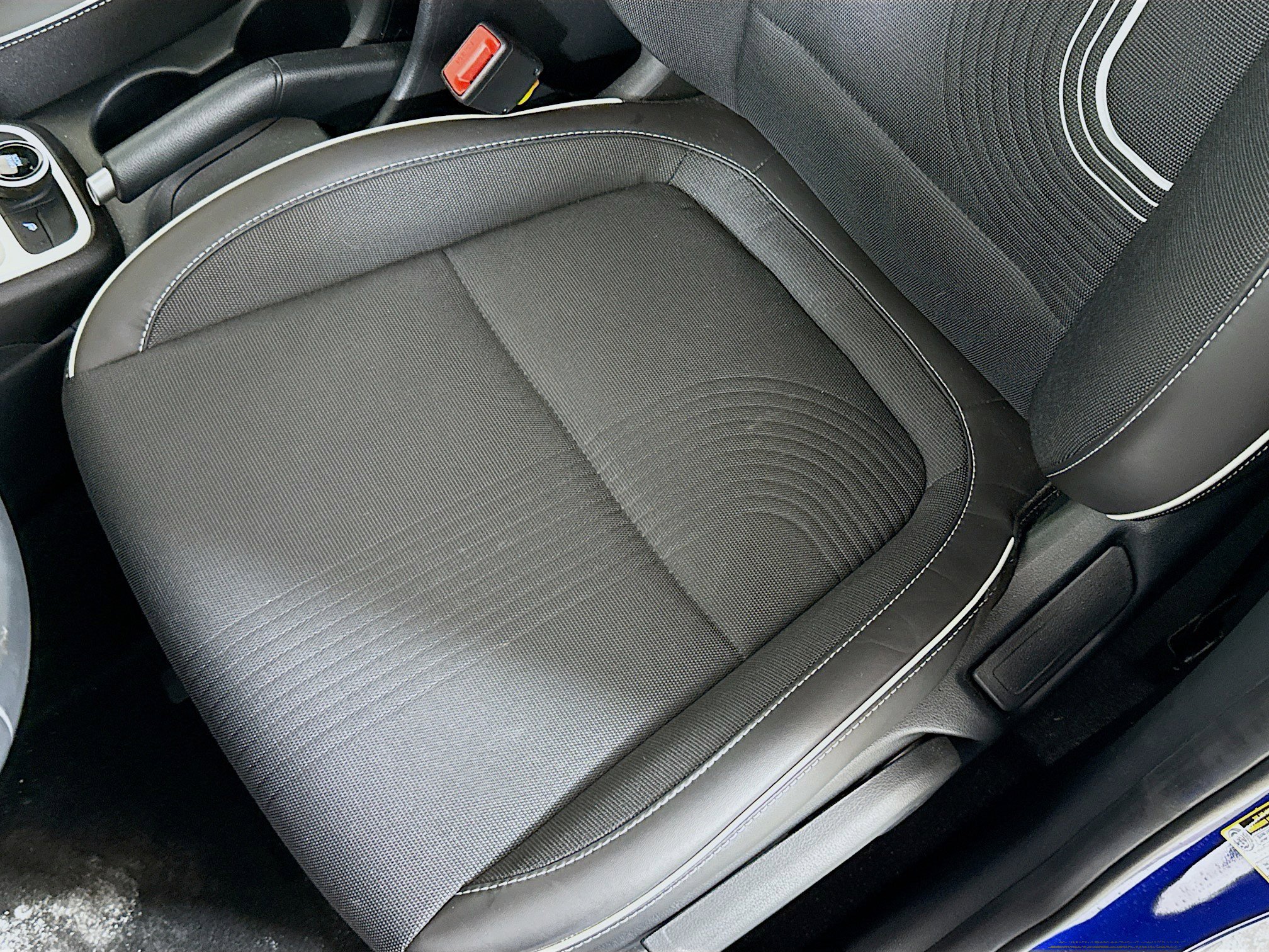 Used 2023 Hyundai Venue Limited image 20