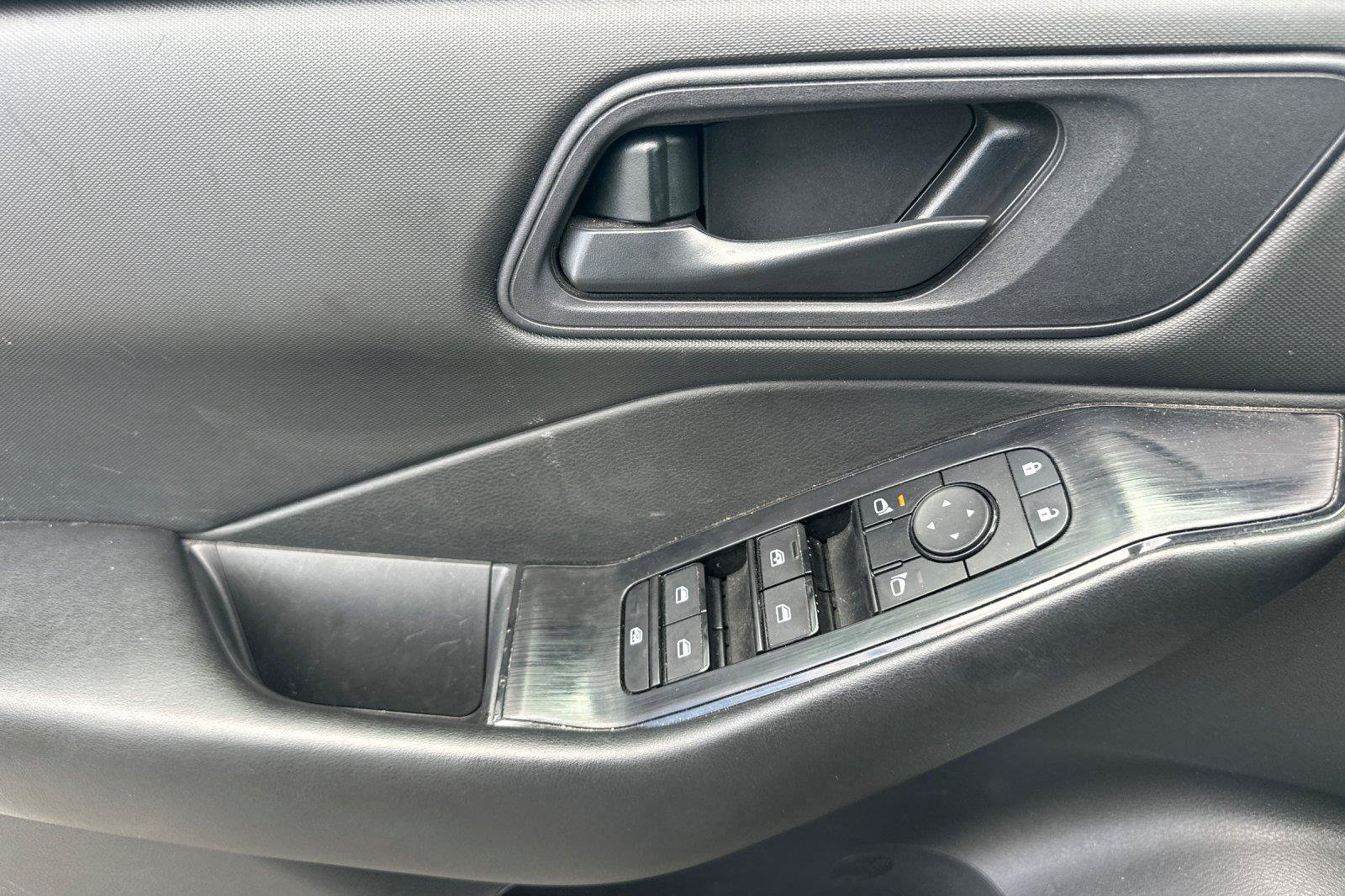 Certified 2024 Nissan Rogue S FWD image 11