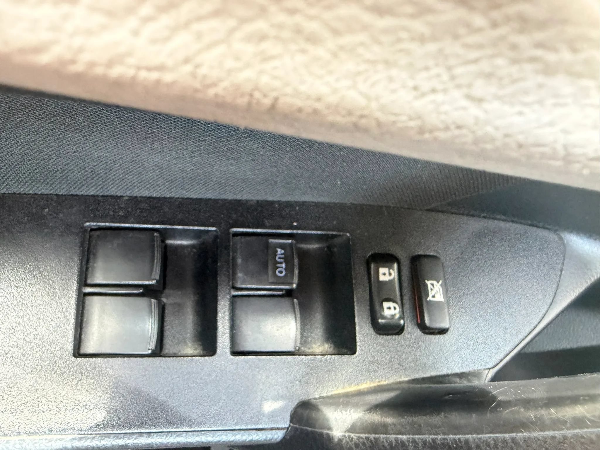 Used 2015 Toyota Corolla LE FWD image 24
