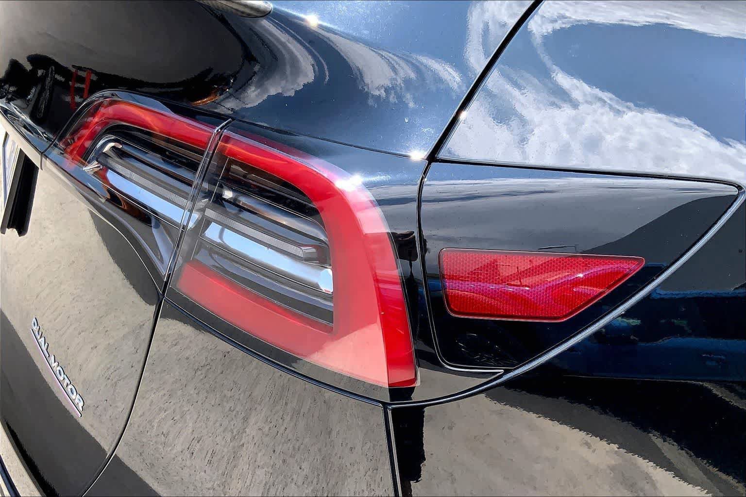 Used 2023 Tesla Model Y Performance image 33