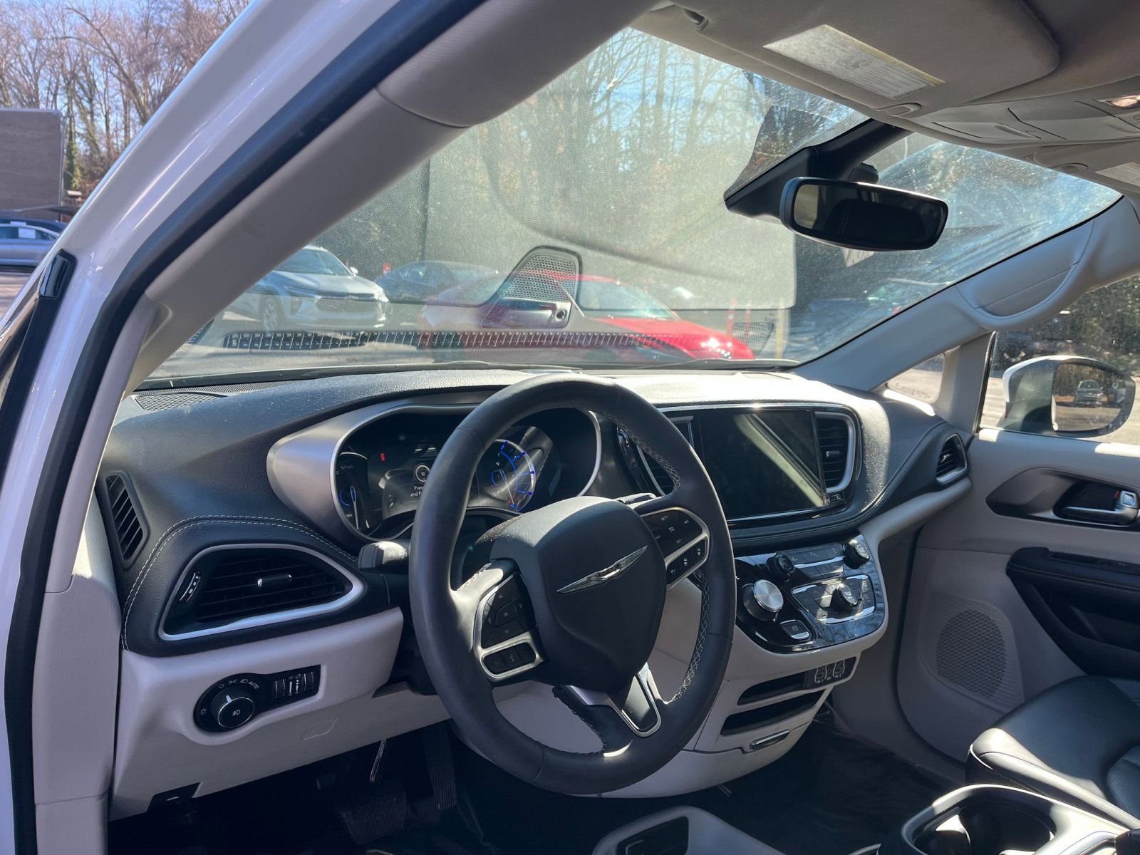 Used 2023 Chrysler Pacifica Touring-L image 22