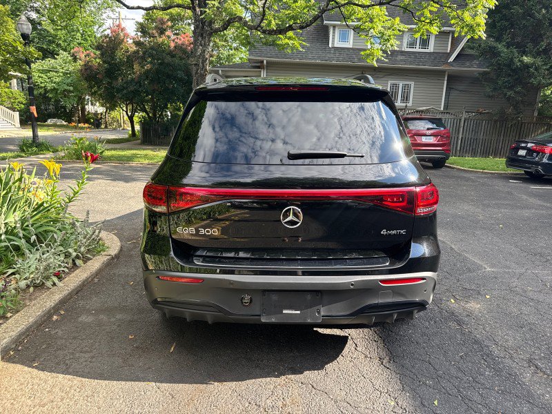 Used 2023 Mercedes-Benz EQB 300 4MATIC image 9