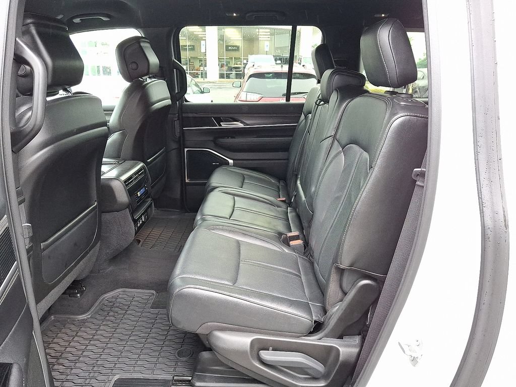 Certified 2023 Jeep Wagoneer L Series II AWD/4WD image 12