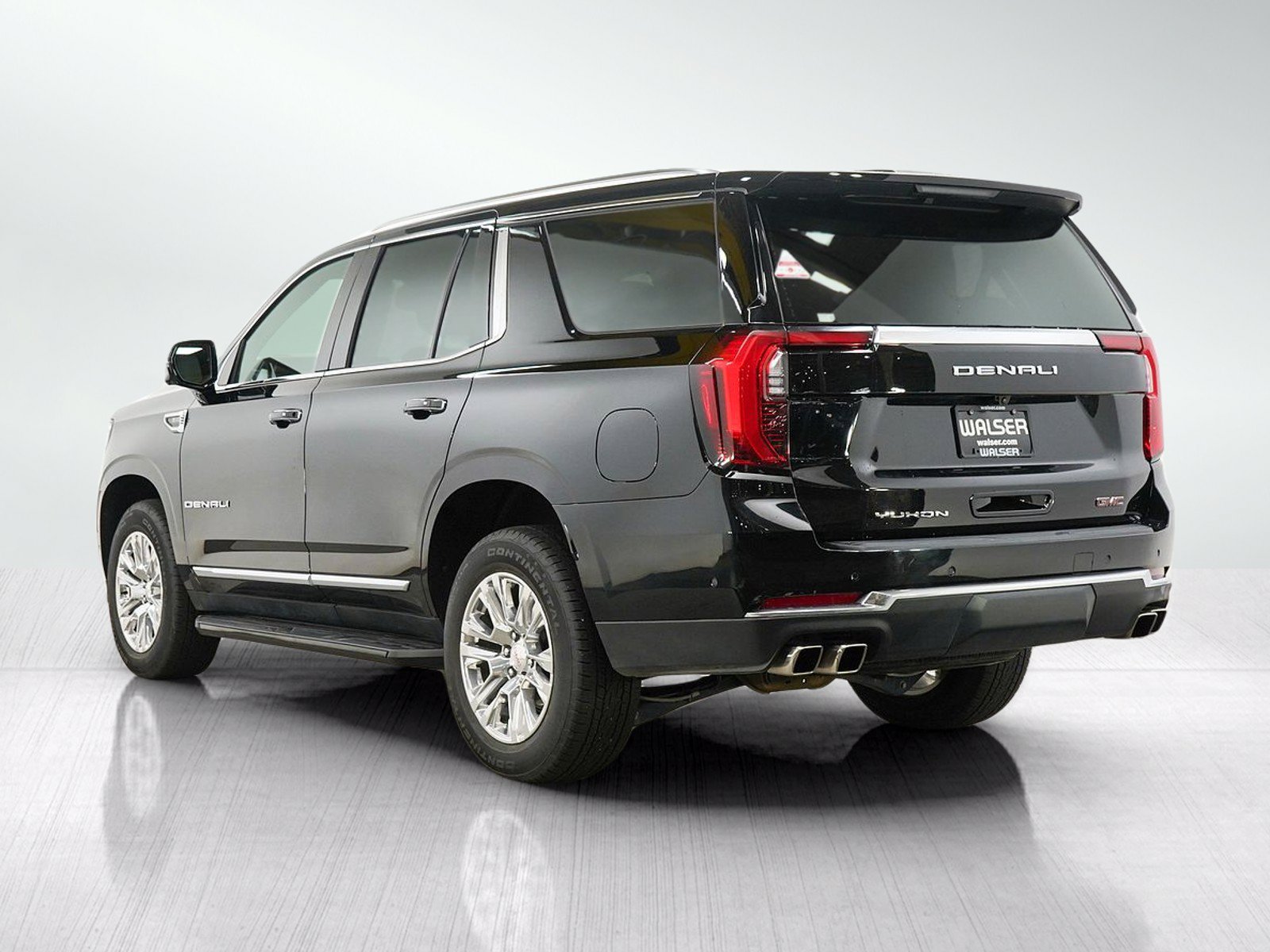 Used 2025 GMC Yukon Denali AWD/4WD image 3