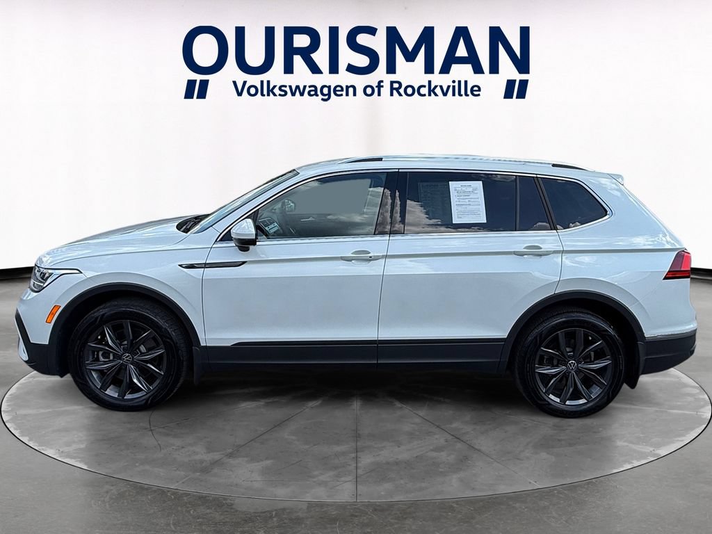 Used 2023 Volkswagen Tiguan SE FWD image 3