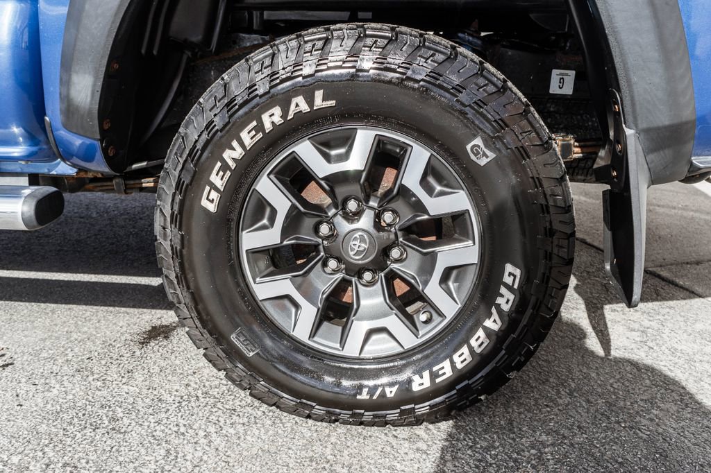 Used 2018 Toyota Tacoma TRD Off-Road image 31