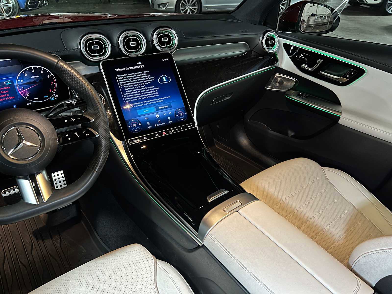 Certified 2025 Mercedes-Benz GLC 300 4MATIC image 40