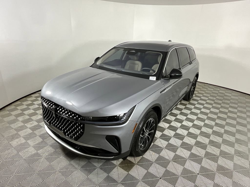 Used 2025 Lincoln Nautilus Premier AWD/4WD image 9