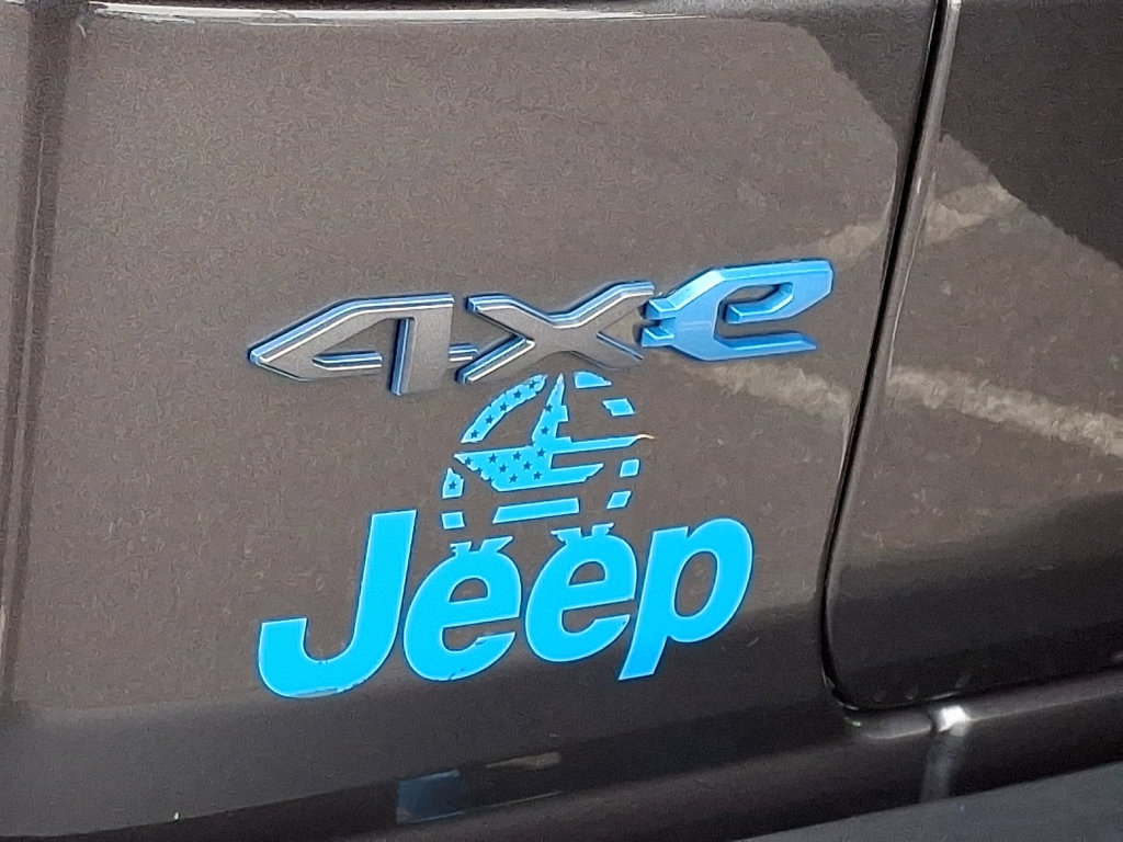 Used 2022 Jeep Wrangler Unlimited Rubicon 4xe w/ Cold Weather Group image 17