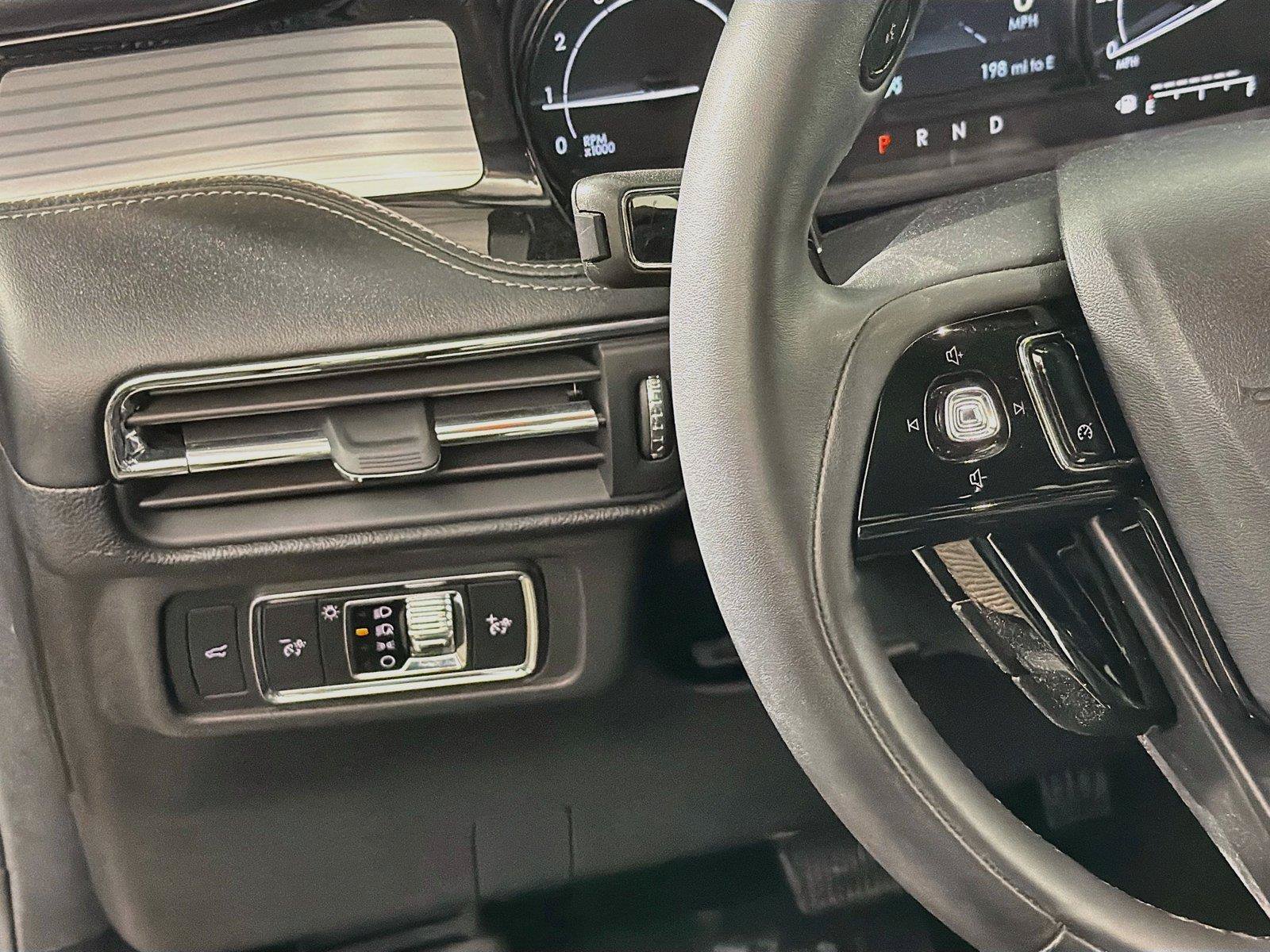 Used 2022 Lincoln Corsair AWD w/ Equipment Group 101A image 17