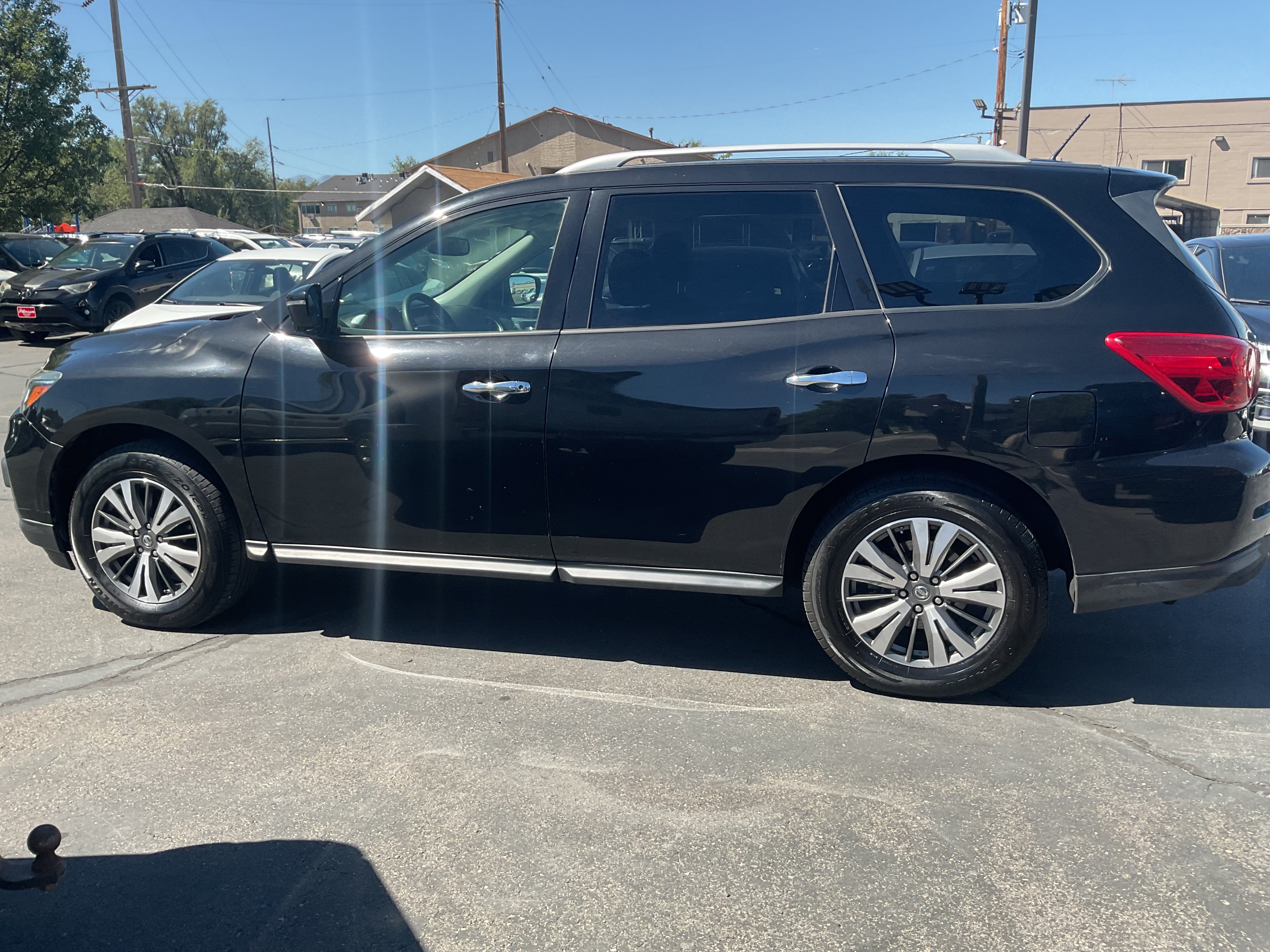Used 2017 Nissan Pathfinder SL AWD/4WD image 4
