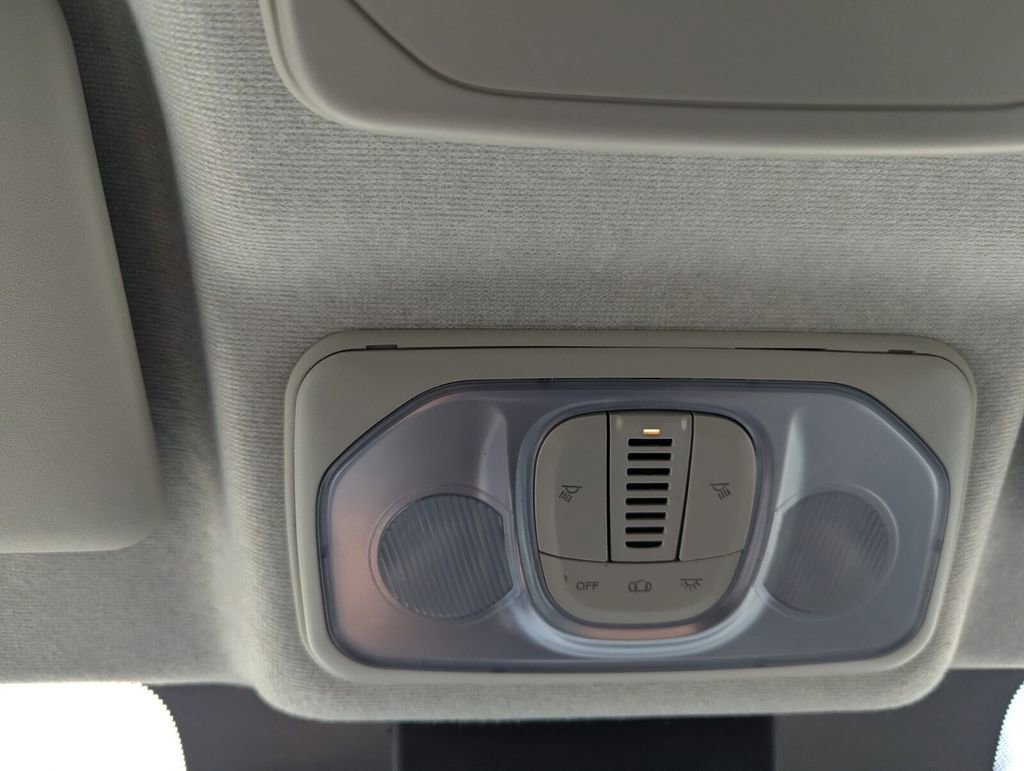 Used 2025 RAM ProMaster 2500 w/ Convenience Group image 19