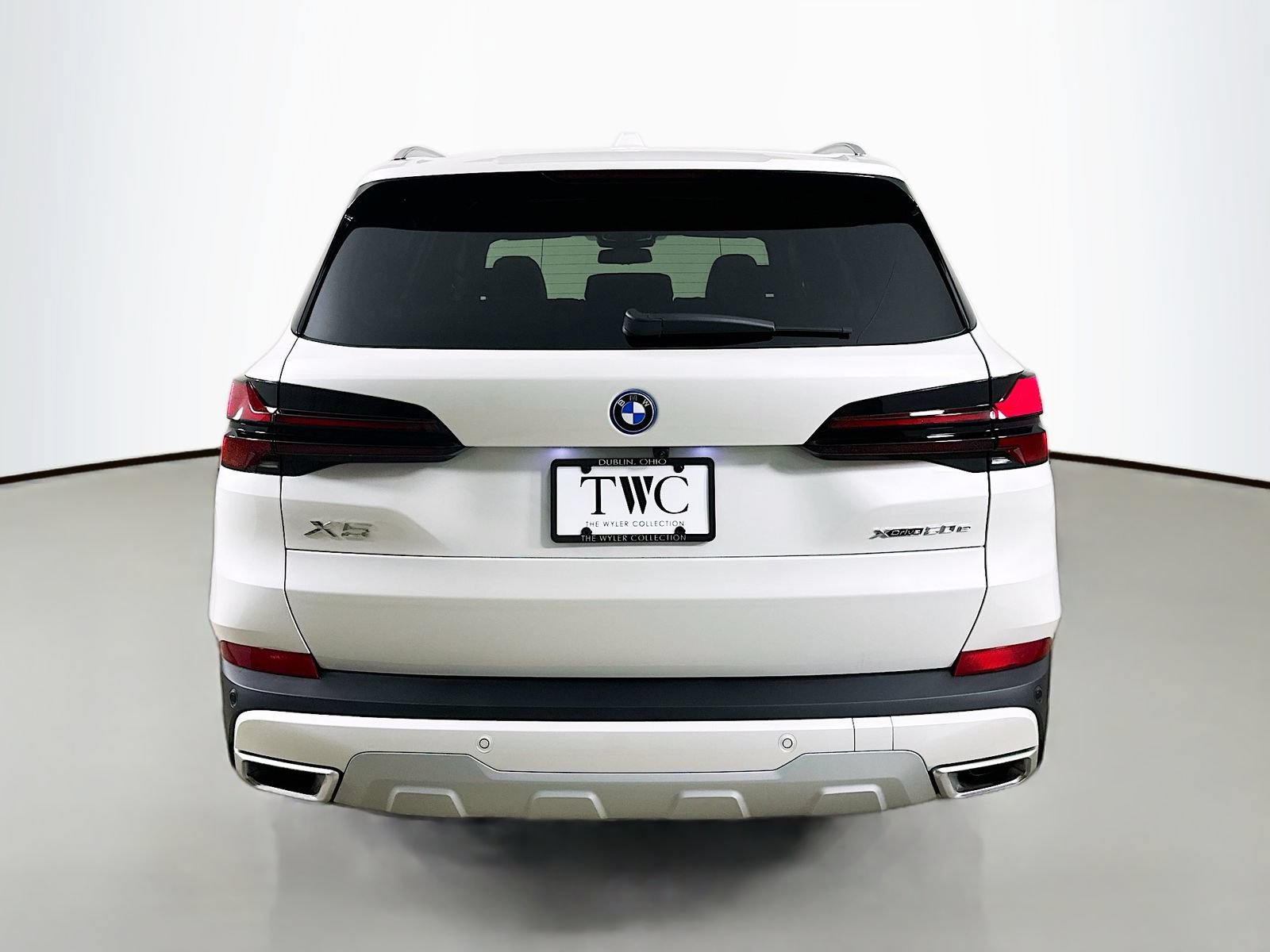 New 2026 BMW X5 xDrive50e w/ Premium Package AWD/4WD image 6