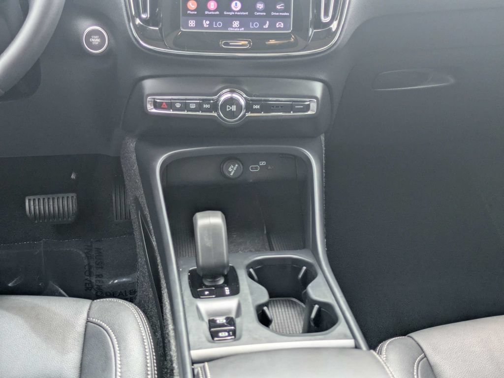 Certified 2025 Volvo XC40 B5 Core AWD/4WD image 20