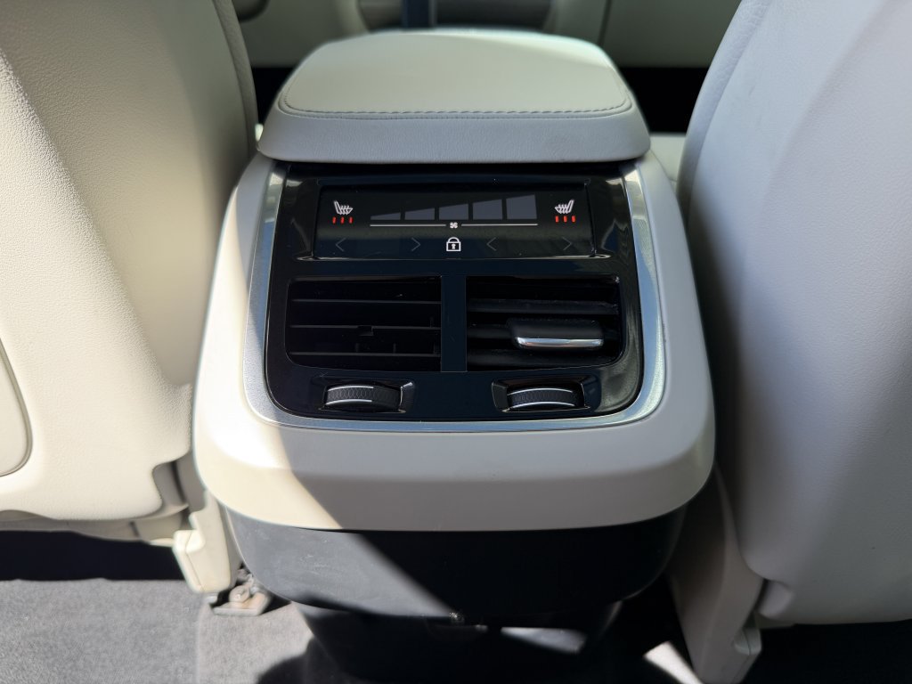 Used 2024 Volvo XC90 B6 Plus w/ Protection Package AWD/4WD image 37