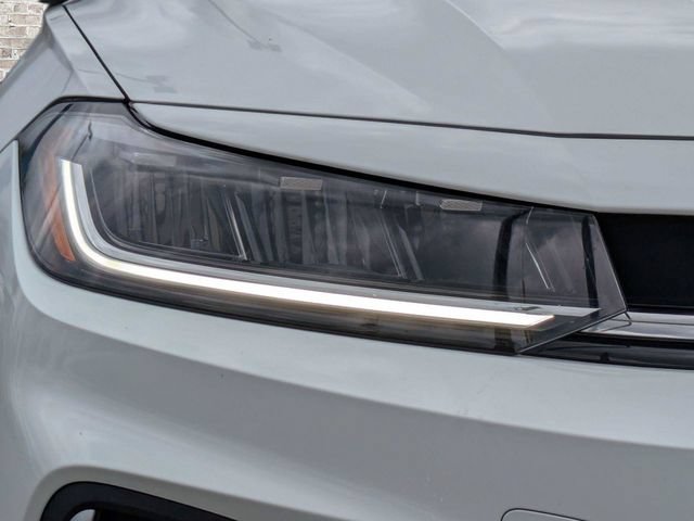 Certified 2025 Volkswagen Jetta SE FWD image 10