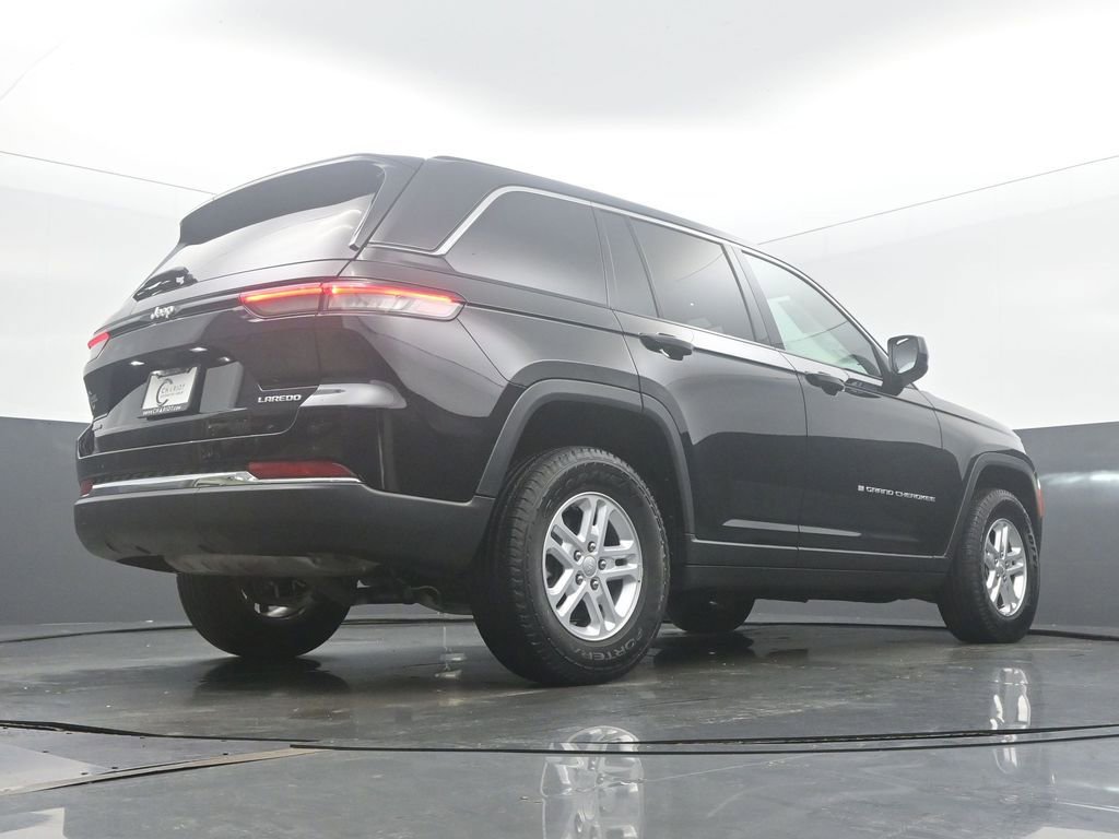 Used 2024 Jeep Grand Cherokee Laredo AWD/4WD image 51