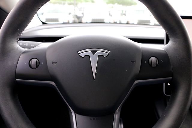 Used 2022 Tesla Model Y Performance image 12