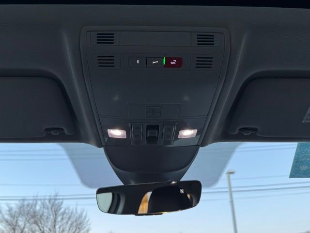 Certified 2024 Volkswagen Taos SE w/ Panoramic Sunroof Package image 17