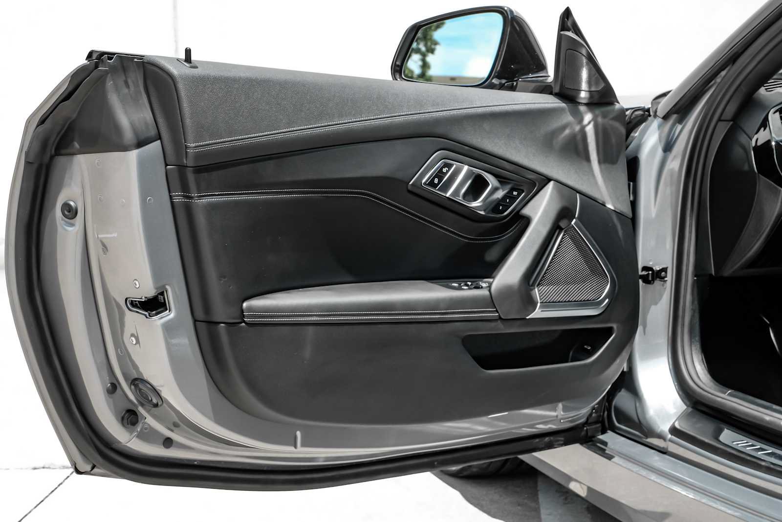 Used 2024 BMW Z4 sDrive30i w/ Convenience Package RWD image 43