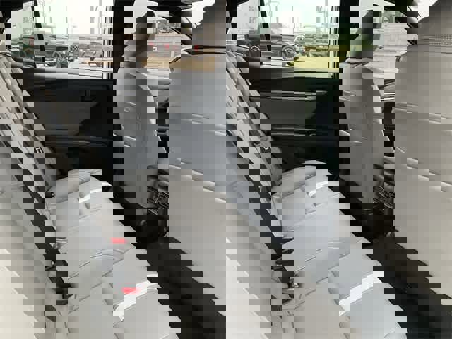 Used 2025 Toyota Camry SE image 16