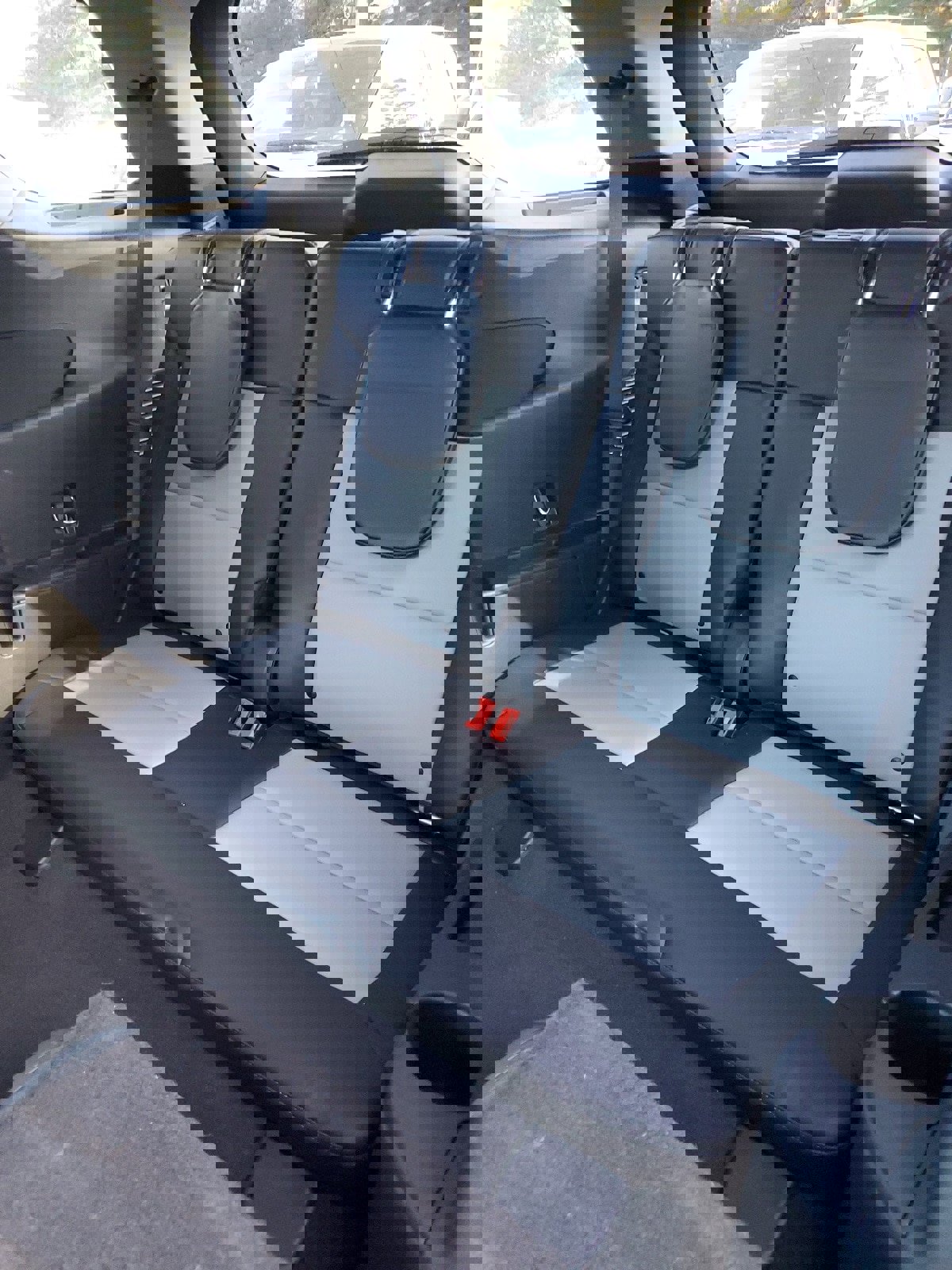 Used 2022 Ford Explorer XLT w/ Equipment Group 202A image 16