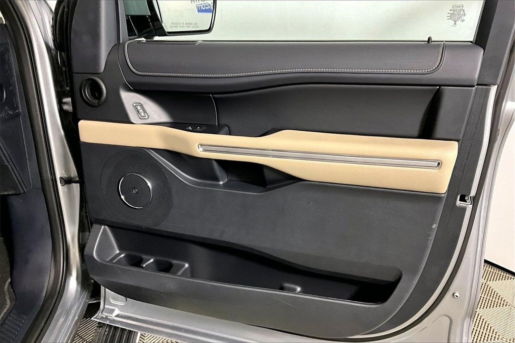 Used 2024 Ford Expedition Limited image 19