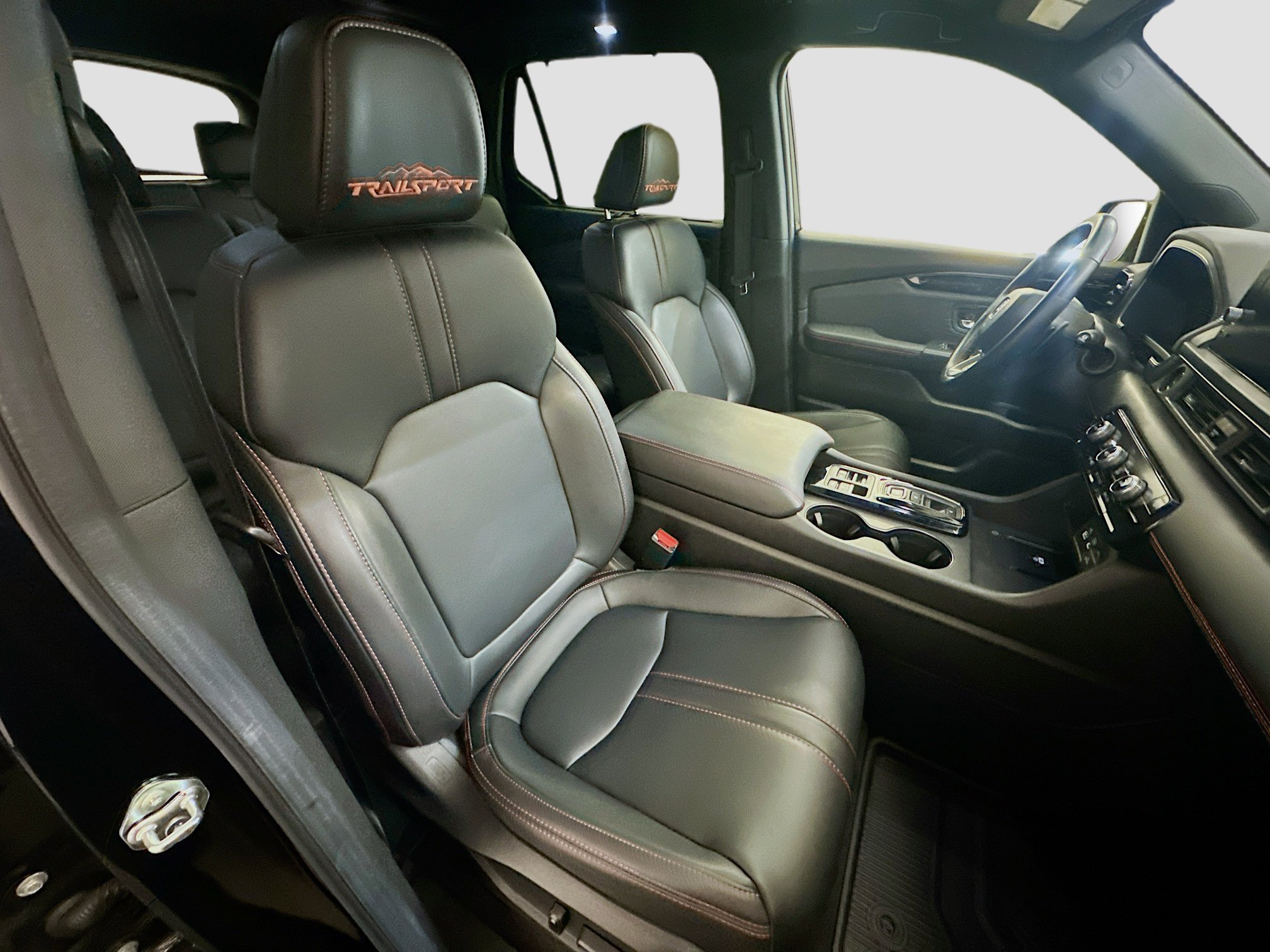 Used 2025 Honda Pilot TrailSport image 35