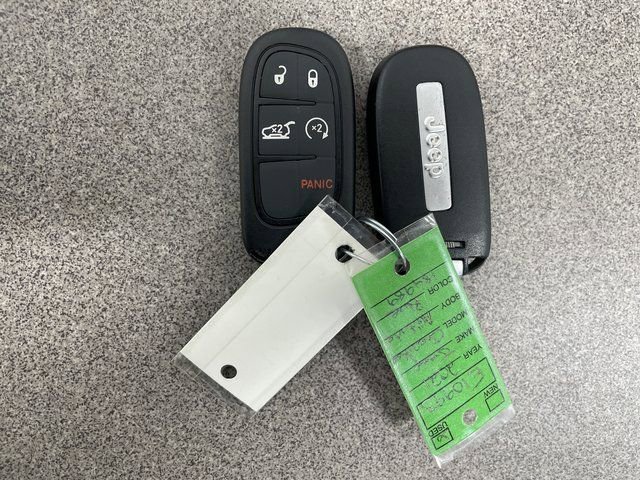 Used 2021 Jeep Cherokee Latitude Lux w/ Sun & Sound Group AWD/4WD image 26