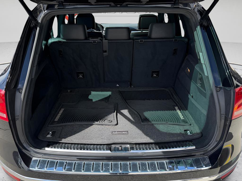 Used 2017 Volkswagen Touareg Wolfsburg Edition image 23